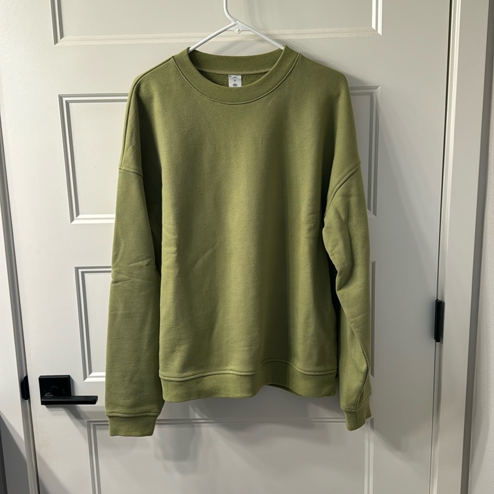 Alo Renown Crewneck Sweatshirt, Size Medium, Light Green, EUC